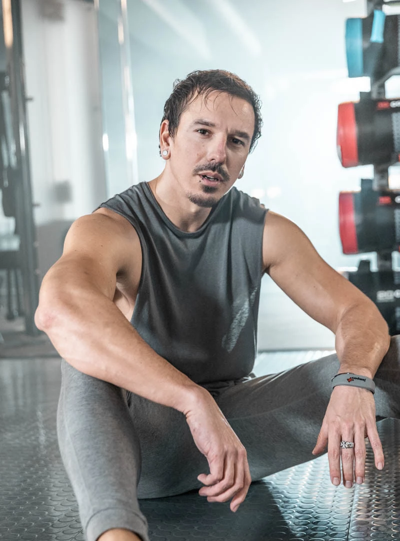 Trainingsziel Muskelaufbau Frau mit Langhantel