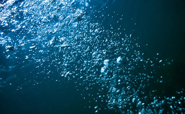 Massageliege mit sprudelnder Wasserkraft