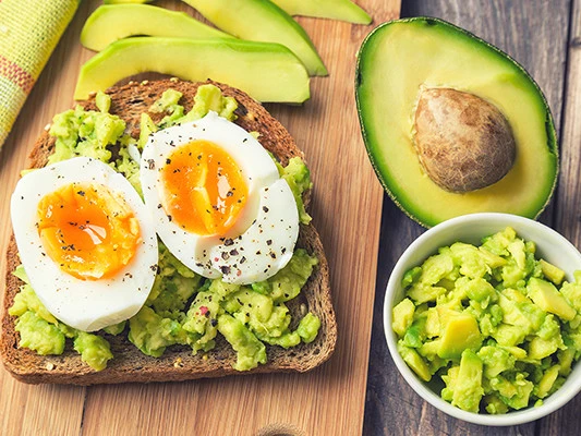 Avocado Vollkorntoast mit Ei