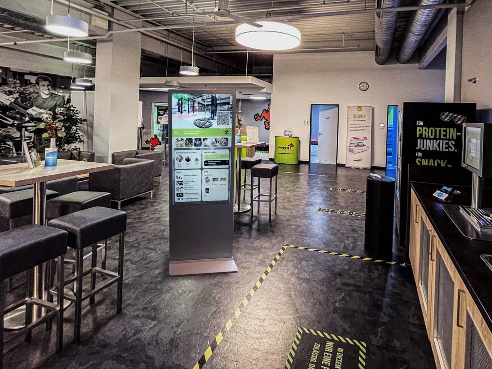 Beispiel Monitor im Studio - Thekenbereich