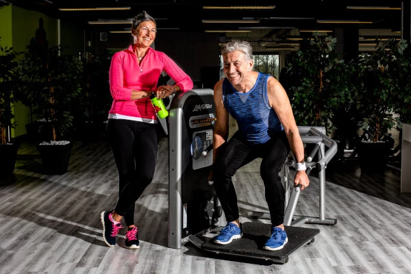 Training Fit im Alter Senioren machen Sport